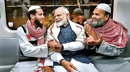 Modi with Muslim people 