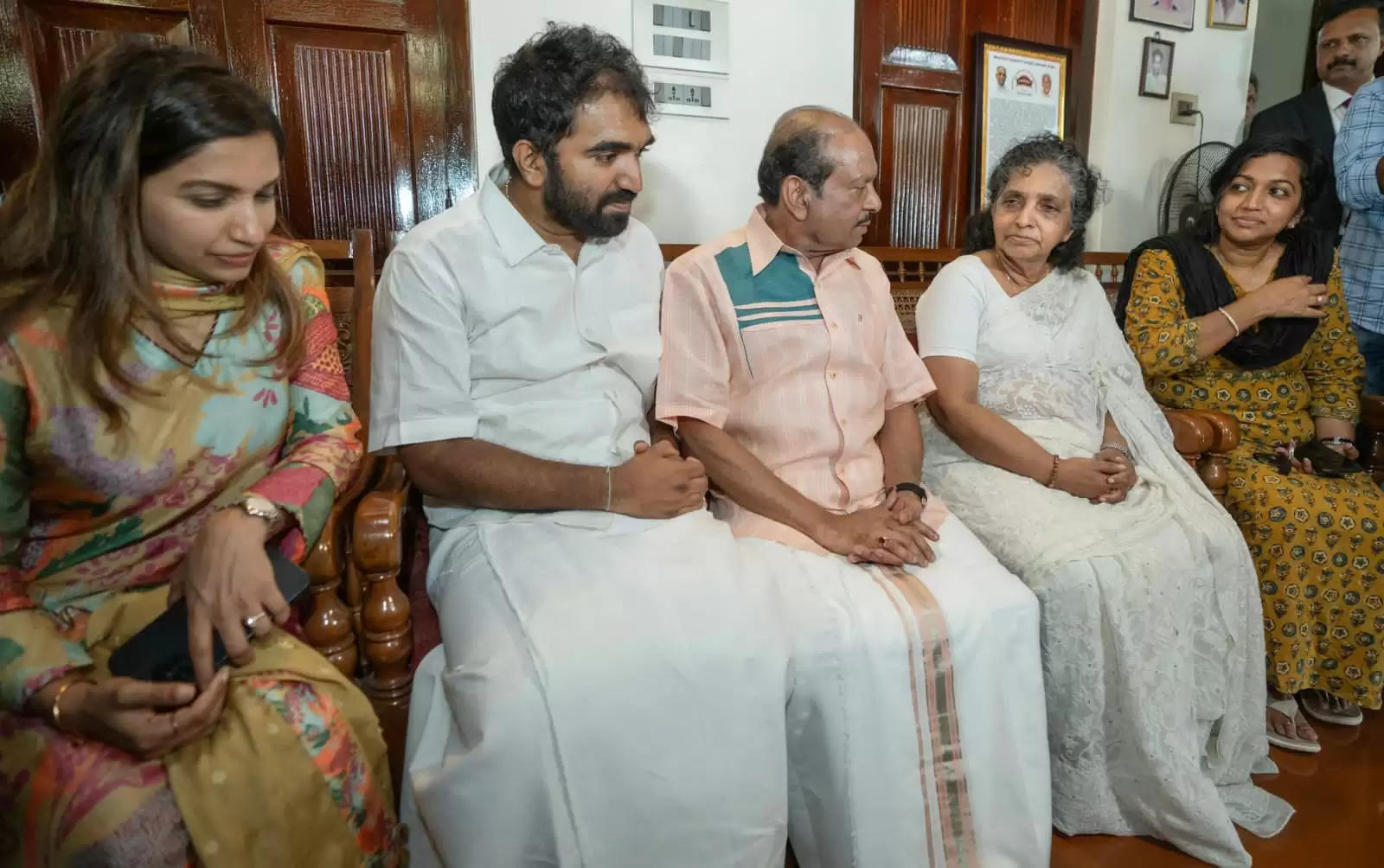 Yusuff Ali met Oommen Chandy’s family members at puthupally 