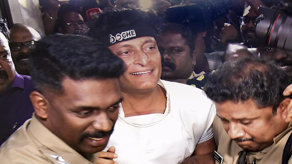 ബോബി ചെ​മ്മ​ണ്ണൂ​ര്‍ ജ​യി​ലി​ല്‍ തു​ട​രും; ജാമ്യാപേക്ഷ ചൊവ്വാഴ്ച വീണ്ടും പരി​ഗണിക്കും; ബോബിക്ക് മാത്രം കോടതിയിൽ പ്രത്യേകതയില്ലെന്ന് ജഡ്ജി