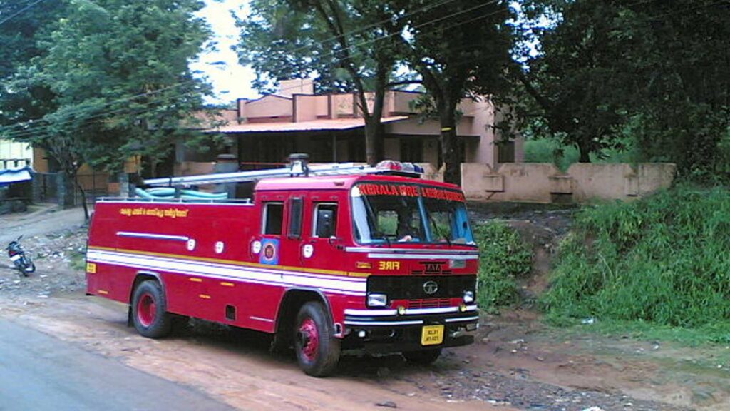 പത്തനംതിട്ട ഓമല്ലൂരിൽ എണ്ണ ​ഗോഡൗണിൽ തീപിടുത്തം