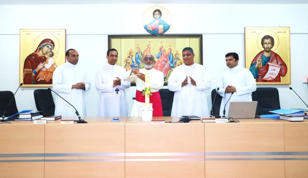സഭയുടെ നന്മമാത്രം ലക്ഷ്യമാക്കി അനുരഞ്ജനത്തിൽ ഒന്നായി മുന്നേറണമെന്ന് റാഫേൽ തട്ടിൽ ; സീറോ മലബാർസഭയുടെ സിനഡു സമ്മേളനം ആരംഭിച്ചു