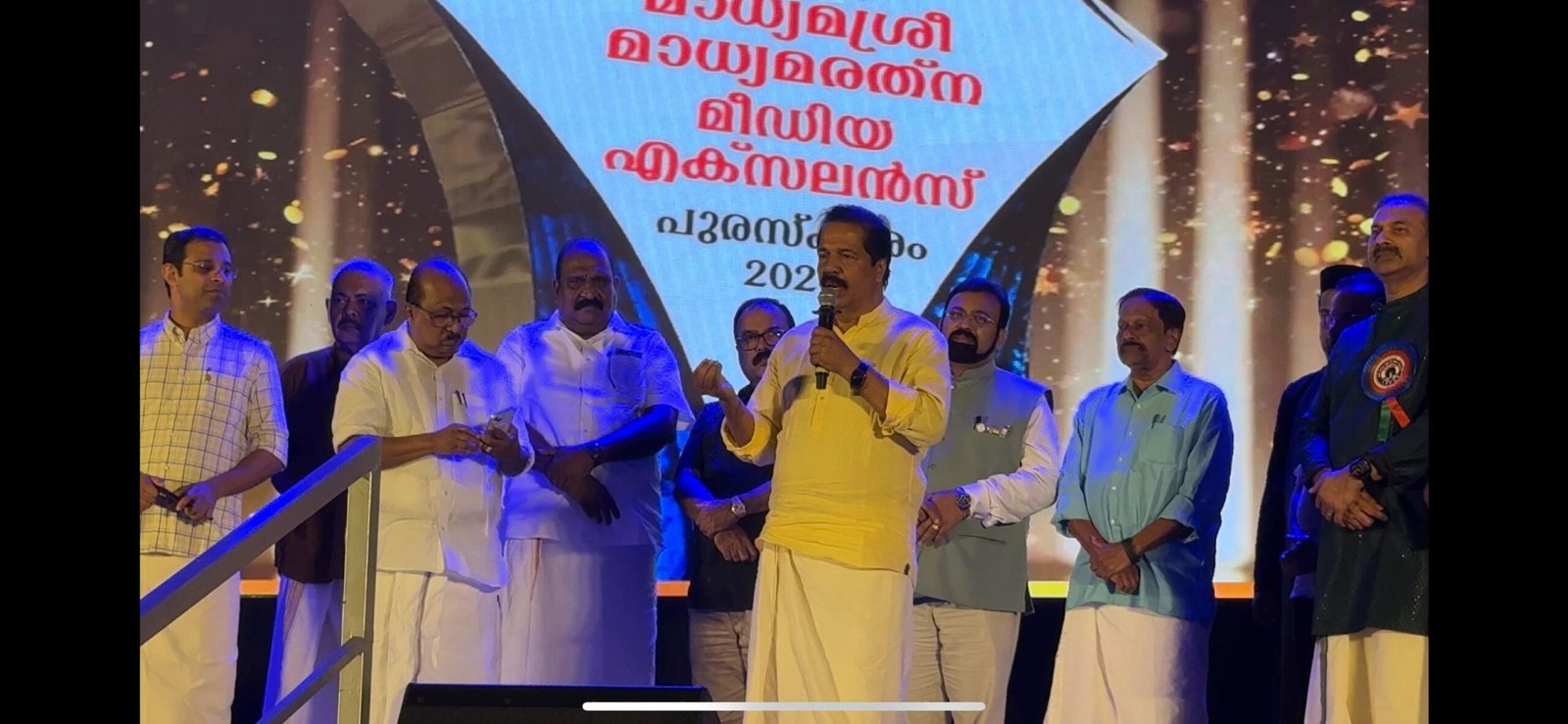 ഒരു അവാര്‍ഡ് നിരസിക്കുന്നത് വലിയ കാര്യമായി ഇപ്പോഴും കരുതുന്നില്ല; വ്യക്തികളോടുള്ള എതിര്‍പ്പ് പുരസ്‌കാര വേദിയോട് അരുത്; മാധ്യമപ്രവര്‍ത്തകരെ തിരുത്തി ശ്രീകണ്ഠന്‍ നായര്‍