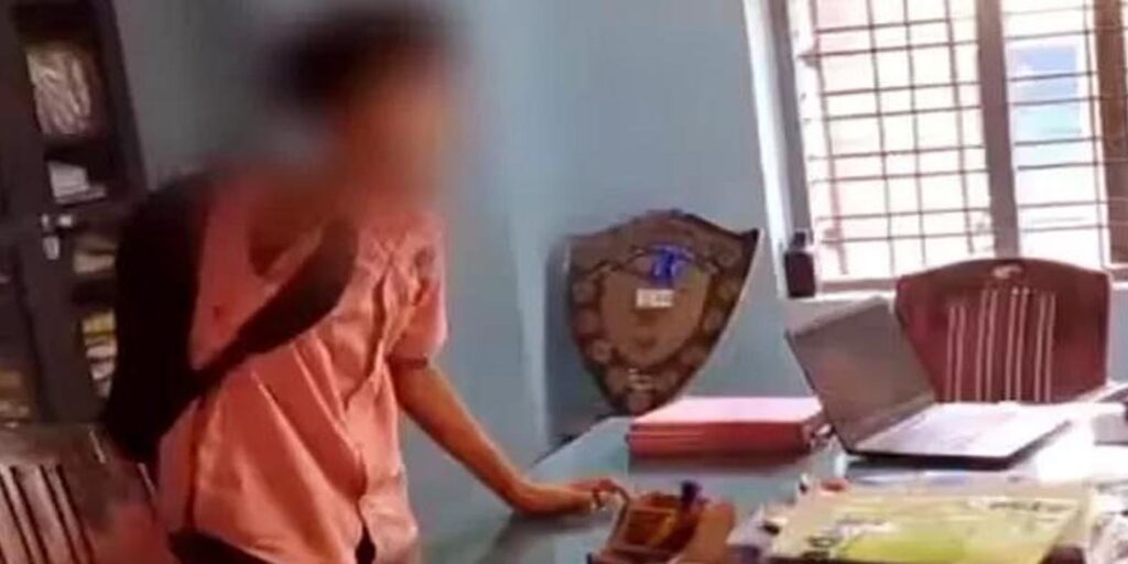 പാലക്കാട് അധ്യാപകന് നേരെ കൊലവിളി നടത്തി പ്ലസ് വൺ വിദ്യാർത്ഥി; ഭീഷണി മൊബൈൽ ഫോൺ പിടിച്ചെടുത്തതിന്