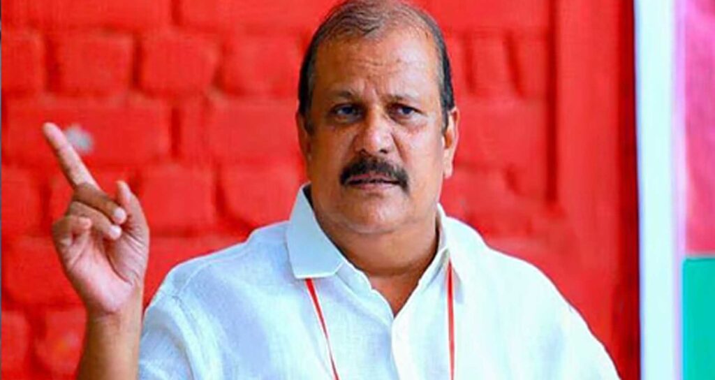 മീനച്ചിൽ താലൂക്കിൽ മാത്രം നാനൂറോളം പെൺകുട്ടികളെ ലൗജിഹാദിൽ നഷ്ടപ്പെട്ടു; പെൺകുട്ടികളെ 24 വയസിനുള്ളിൽ കെട്ടിക്കണം; വിവാദ പരാമർശവുമായി വീണ്ടും പി.സി ജോർജ്