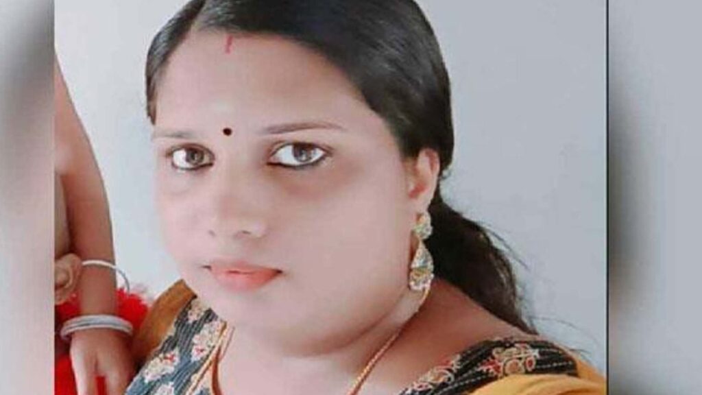 ദേ​വ​സ്വം ബോ​ർ​ഡി​ലെ ഉ​ന്ന​ത ഉ​ദ്യോ​ഗ​സ്ഥ​യെ​ന്ന പേ​രി​ൽ പ​ണം ത​ട്ടി​; കൊ​ല്ല​പ്പെ​ട്ട ര​ണ്ട് വ​യ​സു​കാ​രി ദേ​വേ​ന്ദു​വി​ന്‍റെ അ​മ്മ ശ്രീ​തു അ​റ​സ്റ്റി​ൽ