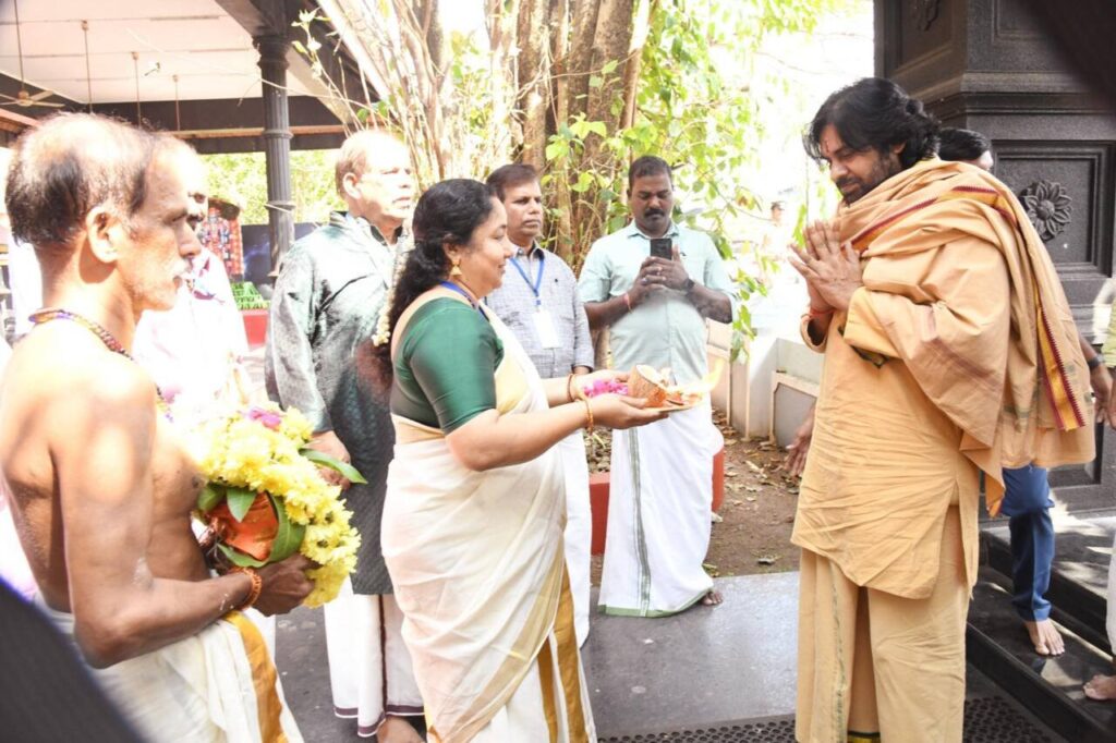 ആന്ധ്രാപ്രദേശ് ഉപമുഖ്യമന്ത്രി പവൻ കല്യാൺ കേരളത്തിൽ; അഗസ്ത്യ മഹർഷി ക്ഷേത്രത്തിൽ പ്രാർത്ഥന നടത്തി; വൈകിട്ട് പത്മനാഭ സ്വാമീക്ഷേത്രം സന്ദർശിക്കും