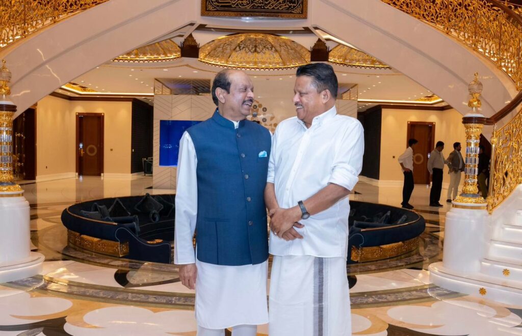 എം.എ യൂസഫലിയുടെ ഇഫ്താർ വിരുന്നിൽ പങ്കുചേർന്ന് അബ്ദുൾ വഹാബ് എം.പി.; പഴയ ഓർമകൾ അയവിറക്കുന്ന അവസരമെന്നും കുറിപ്പ്