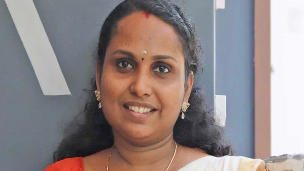 ഭർത്യമാതാവിനൊപ്പം ഉറങ്ങാൻ കിടന്ന ഡോക്ടർ കിടപ്പ് മുറിയിലെ ശുചിമുറിയിൽ കഴുത്തറുത്ത് മരിച്ച നിലയിൽ