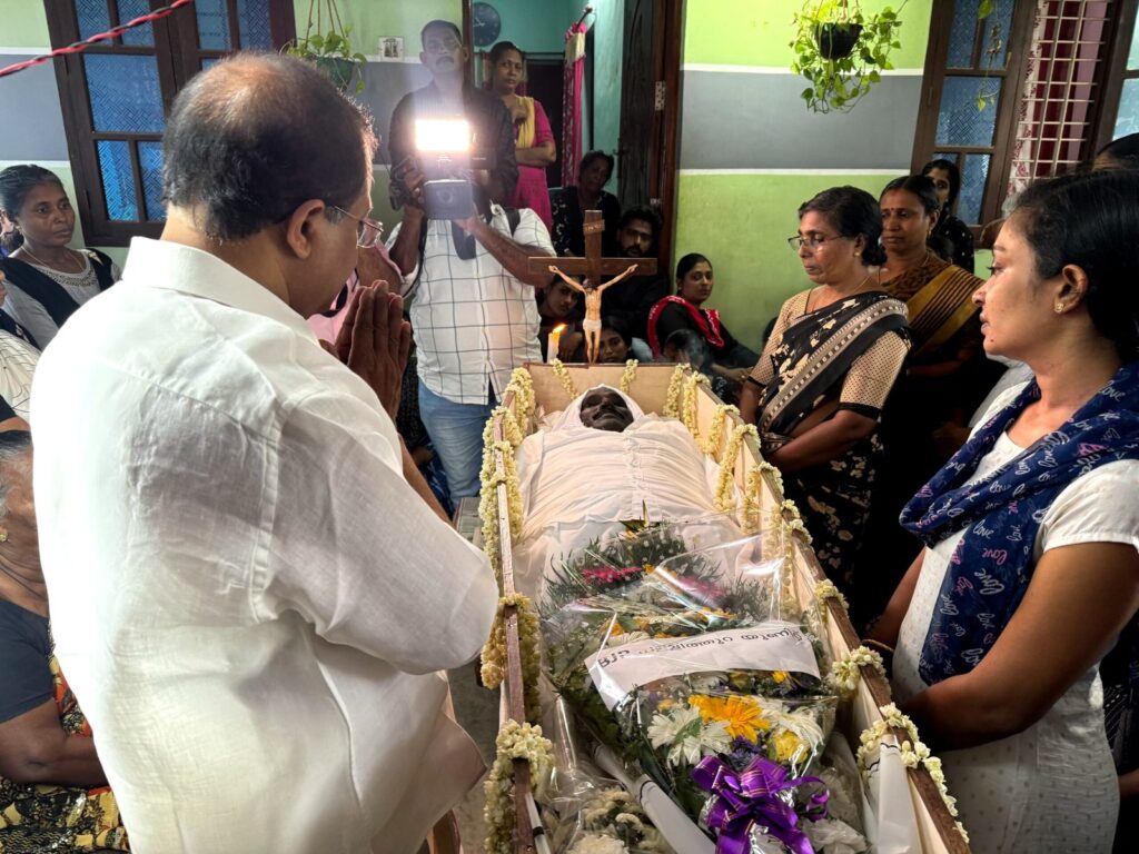 ജോർദാൻ സുരക്ഷാസൈന്യത്തിന്റെ വെടിയേറ്റ് മരിച്ച തോമസ് ​ഗബ്രിയേലിന്റെ മൃതദേഹം നാട്ടിലെത്തിച്ചു; അന്തിമോപചാരം അർപ്പിച്ച് വി മുരളീധരൻ