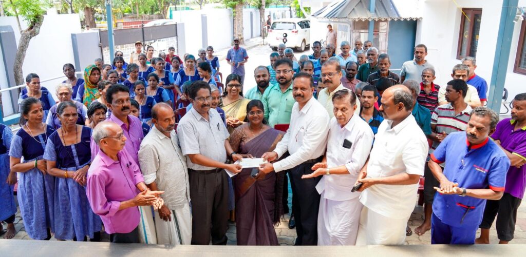 കൊല്ലം പുവർഹോമിന് എം എ യൂസഫ് അലിയുടെ റംസാൻ സമ്മാനം; അന്തേവാസികളുടെ ക്ഷേമത്തിനായി 25 ലക്ഷം രൂപ കൈമാറി