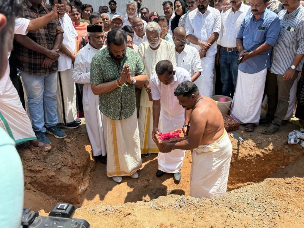 വലപ്പാട് സി പി മുഹമ്മദ് മെമ്മോറിയൽ ഡയാലിസിസ് സെന്റററിന് ശിലയിട്ട് സുരേഷ് ഗോപി