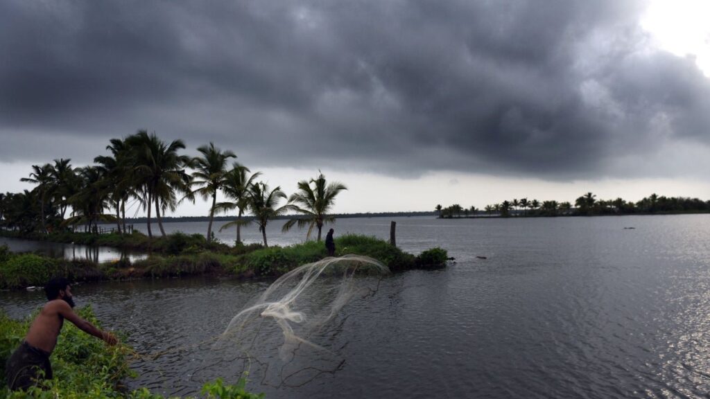കേരളത്തിൽ ഇന്നും ശക്തമായ മഴയ്ക്ക് സാധ്യത; ആറു ജില്ലകളിൽ മഞ്ഞ അലർട്ട്