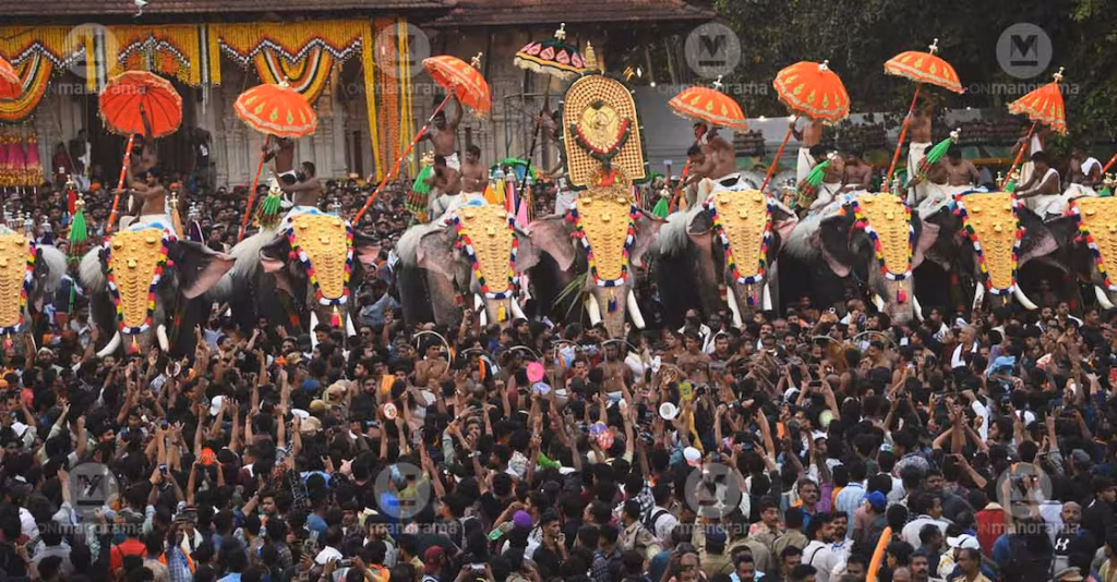 ആവേശം കൊട്ടിക്കയറി; മേളപ്പെരുക്കത്തിൽ ഇനി വർണക്കുടമാറ്റം; പൂരാവേശത്തിൽ തൃശൂർ