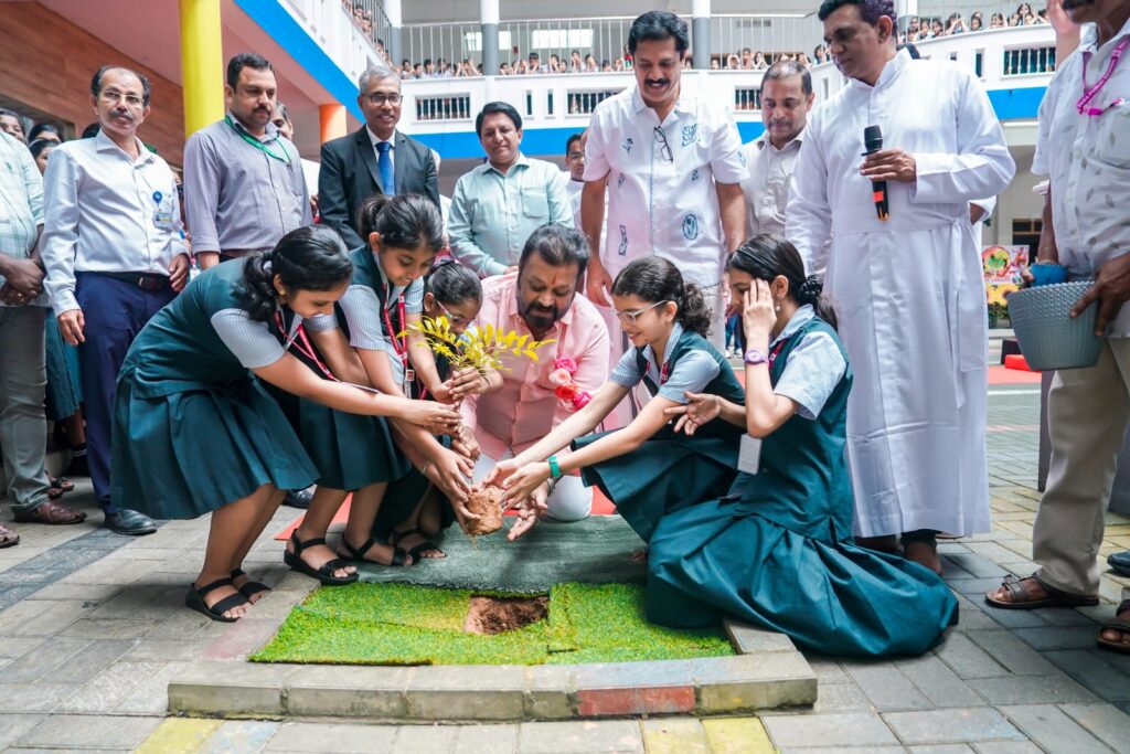 ജീവജാലങ്ങളുടെ നിലനിൽപ്പിന് ശുചിത്വബോധം അനിവാര്യം; കേന്ദ്രമന്ത്രി സുരേഷ് ഗോപി