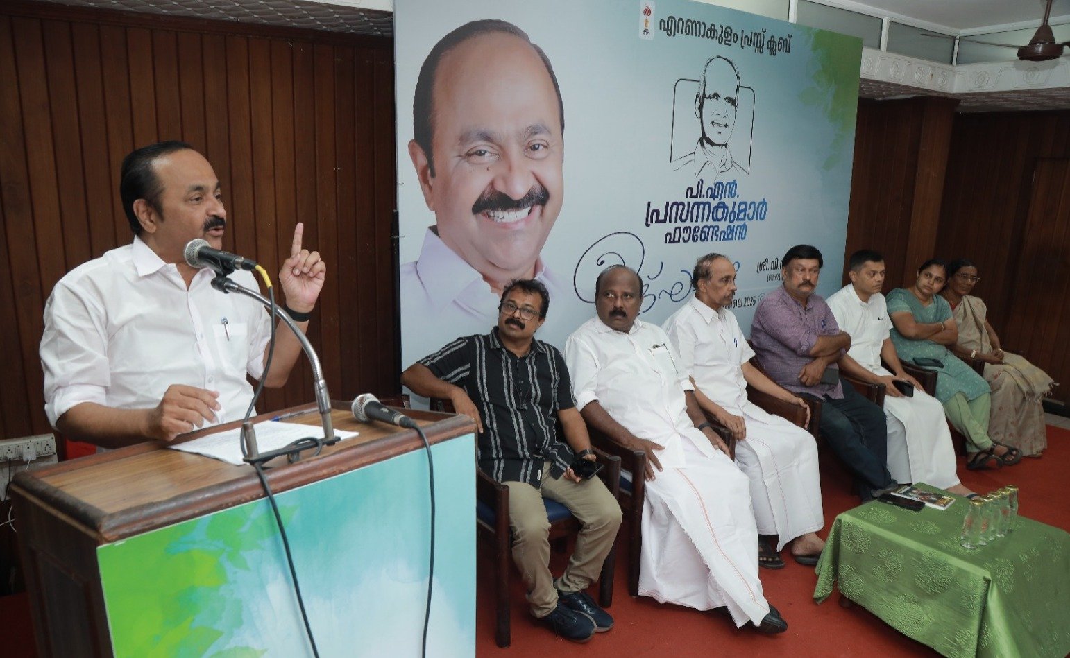 മാധ്യമ പ്രവര്‍ത്തനത്തിലും ആത്മപരിശോധനനടത്തണ്ട സമയമായെന്ന് പ്രതിപക്ഷ നേതാവ്