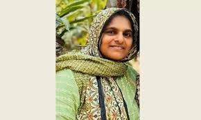 കൈവരിയില്ലാത്ത കോൺക്രീറ്റ് കോണിപ്പടിയിൽ നിന്ന് വീണ് അപകടം :പരിക്കേറ്റ് ചികിൽസയിലായിരുന്ന യുവതി മരിച്ചു