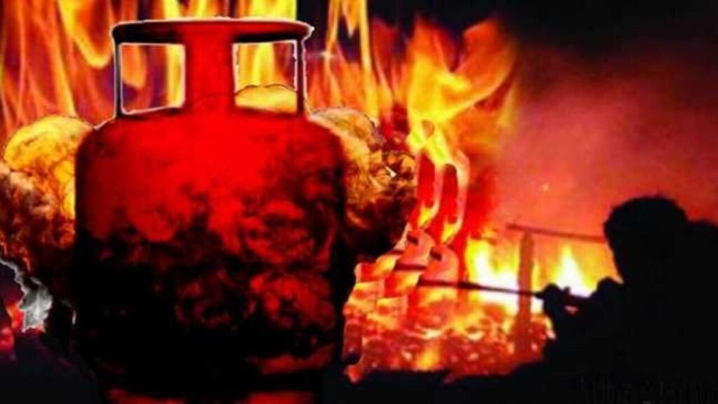 പാചക വാതക സിലിണ്ടർ പൊട്ടിത്തെറിച്ച്; ഭാര്യ മരിച്ചു , ഭർത്താവിന് പരിക്ക്