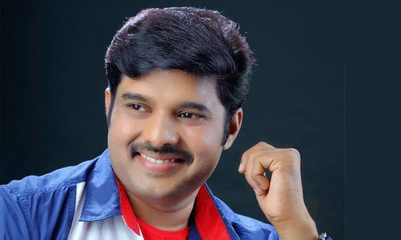നടൻ കലാഭവൻ നവാസ് ഹോട്ടൽ മുറിയിൽ മരിച്ച നിലയിൽ