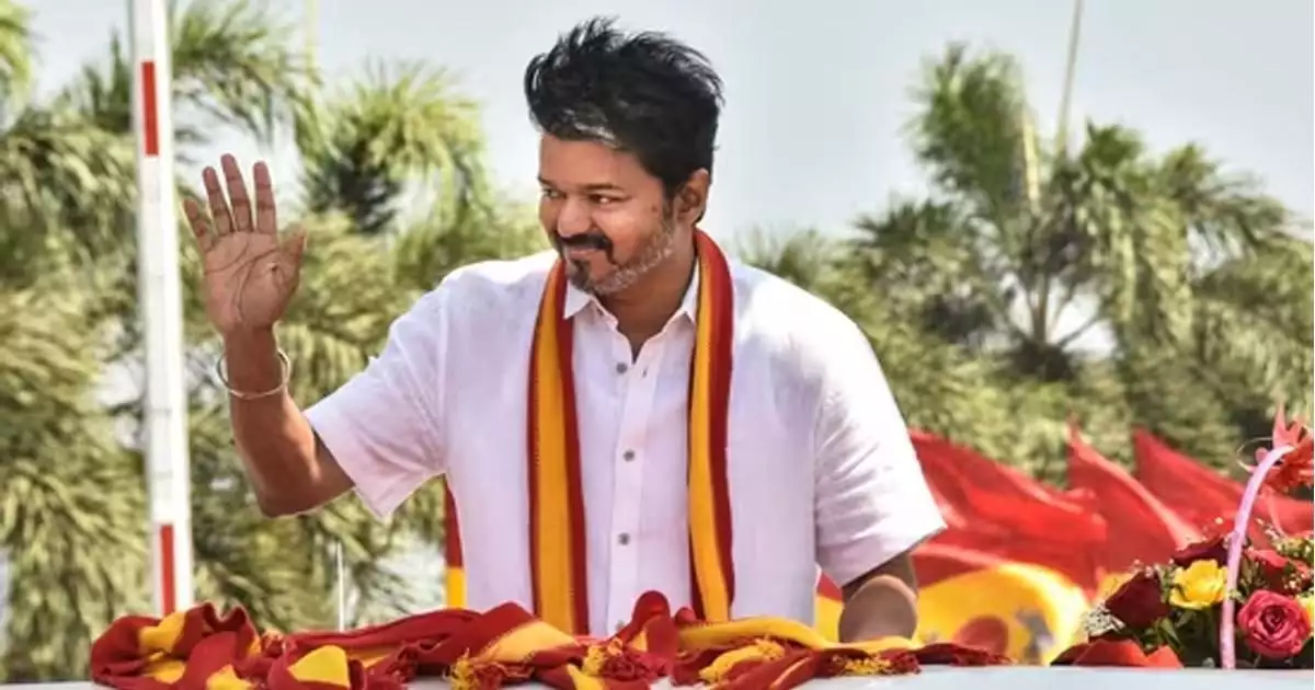 കരൂരിൽ വിജയ്‌ക്കെതിരെ ഉയർന്ന പോസ്റ്ററുകള്‍ നശിപ്പിച്ച നിലയിൽ