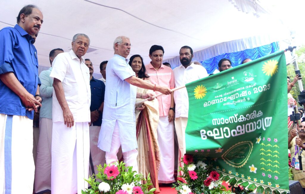 തലസ്ഥാനത്ത് കാഴ്ചവിരുന്ന്, അറുപതോളം നിശ്ചലദൃശ്യങ്ങൾ; വൻ ഘോഷയാത്ര