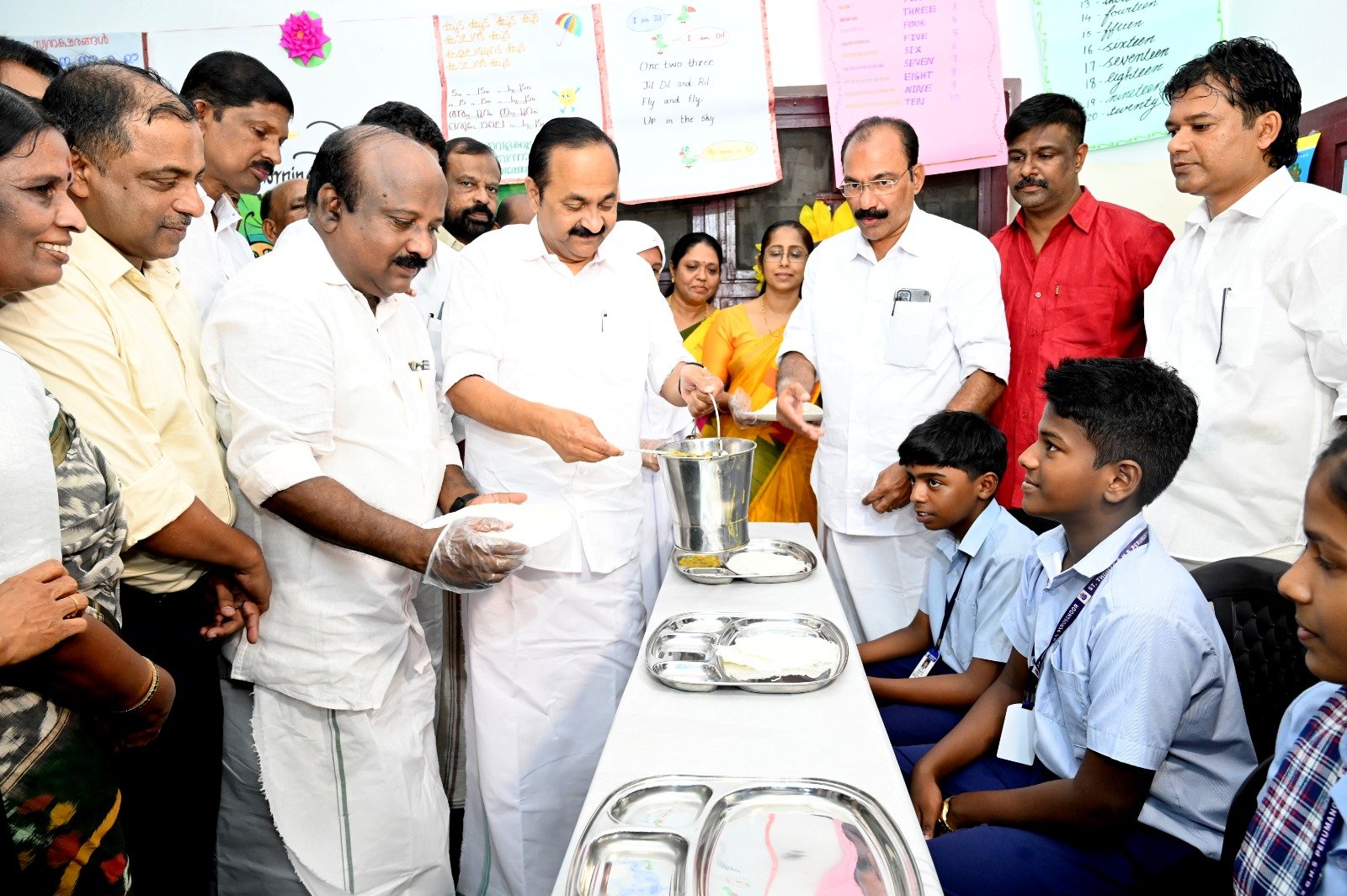ഗുഡ് മോർണിംഗ് എറണാകുളം പ്രഭാത ഭക്ഷണ പദ്ധതി പ്രതിപക്ഷ നേതാവ് വി.ഡി.സതീശൻ ഉദ്ഘാടനം ചെയ്തു