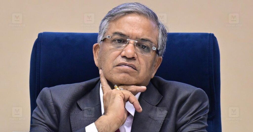 തെരഞ്ഞെടുപ്പ് കമ്മീഷനെ വിമർശിച്ച് മുൻ കമ്മിഷണർമാർ