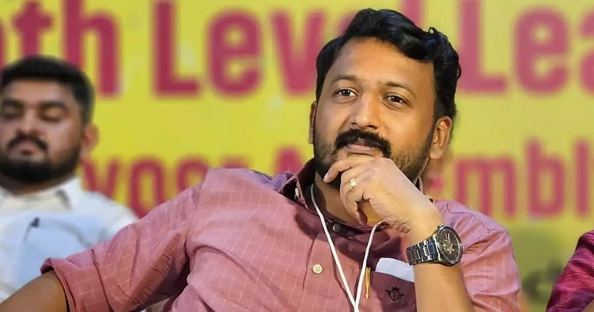 കോൺഗ്രസ് യോഗത്തിൽ പങ്കെടുത്ത് രാഹുൽ മാങ്കൂട്ടത്തിൽ