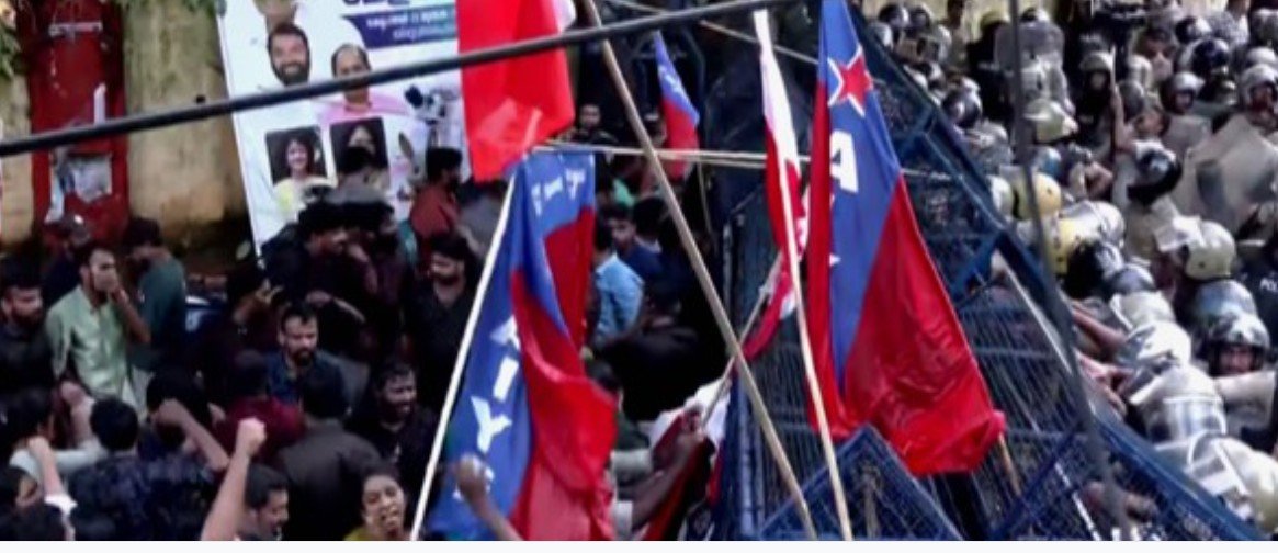 പി​എം ശ്രീ; ​ത​ല​സ്ഥാ​ന​ത്ത് തെ​രു​വ് യു​ദ്ധവുമായി സി​പി​ഐ​യുടെ സംഘടനകൾ