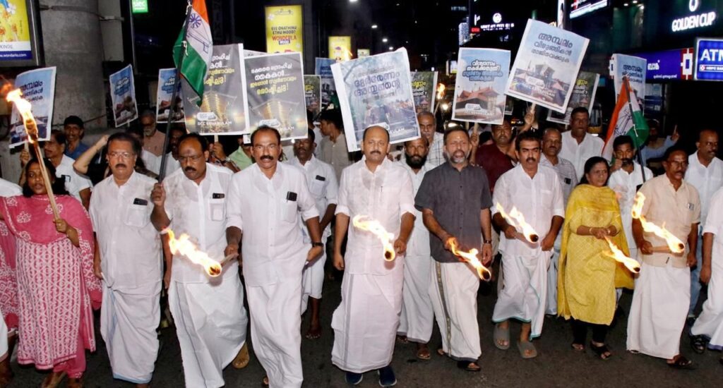 സ്വര്‍ണത്തെ ചെമ്പാക്കുന്ന ദേവസ്വം ബോര്‍ഡിന്റെരസതന്ത്രത്തിന് നോബല്‍ സമ്മാനം നല്‍കണം: മുഹമ്മദ് ഷിയാസ്