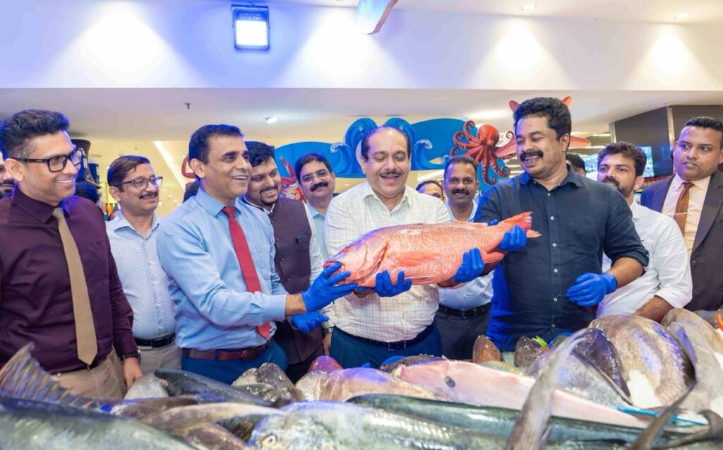 ഇനി സമുദ്രവിഭവങ്ങൾ ലൈവായി രുചിക്കാം ; ലുലുവിൽ സീഫുഡ് ഫെസ്റ്റ് മുഹമ്മദ് ഹനീഷ് ഐ.എ.എസ് ഉദ്ഘാടനം ചെയ്തു