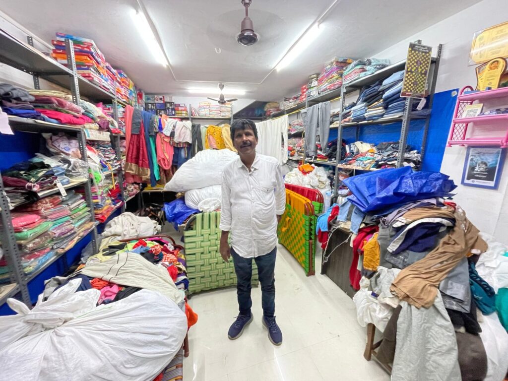 എല്ലാം ഭൂമിയിൽ നിന്ന് കിട്ടിയത്, നഷ്ടത്തിന്റെ കണക്ക് നോക്കുന്നില്ല,പടച്ചവൻ തരും; നൗഷാദിന്റെ പ്രതികരണം