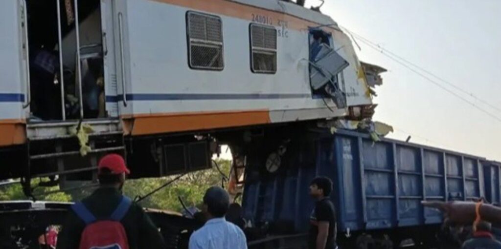 ബി​ലാ​സ്പൂ​രി​ൽ ട്രെ​യി​നു​ക​ൾ കൂ​ട്ടി​യി​ടി​ച്ചു; ആ​റു​മ​ര​ണം