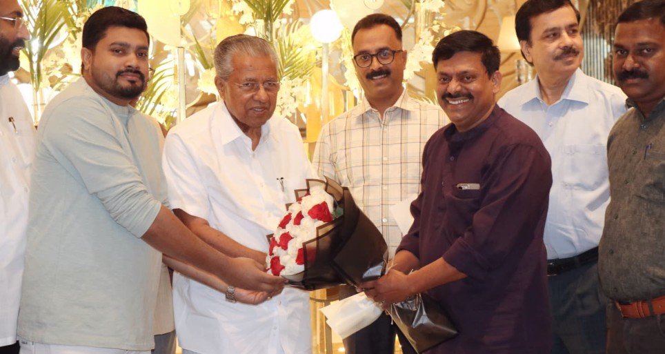 മുഖ്യമന്ത്രി പിണറായി വിജയൻ കുവൈത്തിൽ എത്തി