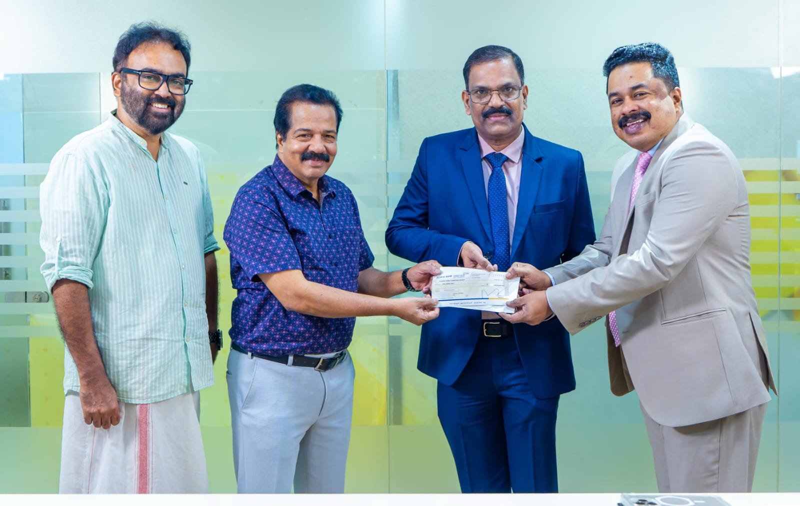 ഭവനരഹിതരായ കുടുംബങ്ങൾക്ക് സഹായവുമായി എം.എ യൂസഫലി ; നിർധനരായ പത്ത് കുടുംബങ്ങൾക്ക് കൂടി വീട് വച്ച് നൽകും