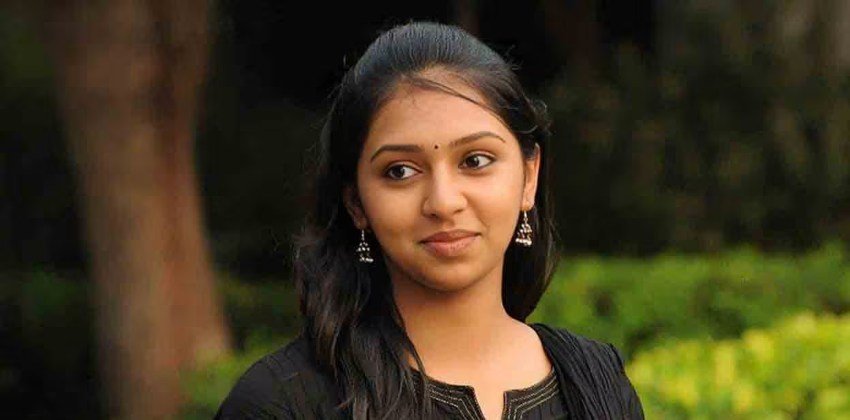 നടി ലക്ഷ്മി മേനോന്‍ പ്രതിയായ തട്ടിക്കൊണ്ടു പോകല്‍ കേസ് റദ്ദാക്കി ഹൈക്കോടതി