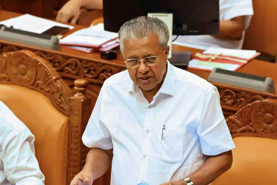 മേജർ രവിയെ പോലെയൊരാൾ വിലകുറ‍ഞ്ഞ അഭിപ്രായപ്രകടനങ്ങൾ നടത്തരുത്; വാഹനവ്യൂഹ പ്രസ്തവാനയിൽമേജർ രവിക്കെതിരെ പിണറായി വിജയൻ