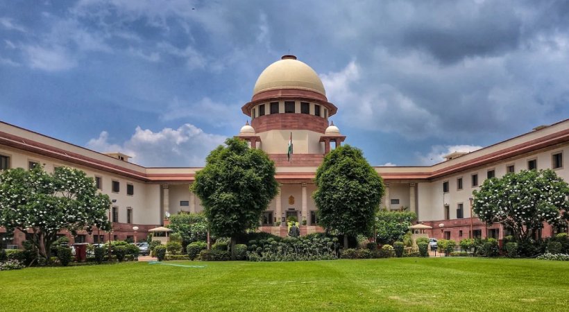പൊതു ഇടങ്ങളിൽ നിന്ന് തെരുവുനായകളെ നീക്കണം; ഇടപെട്ട് സുപ്രീം കോടതി