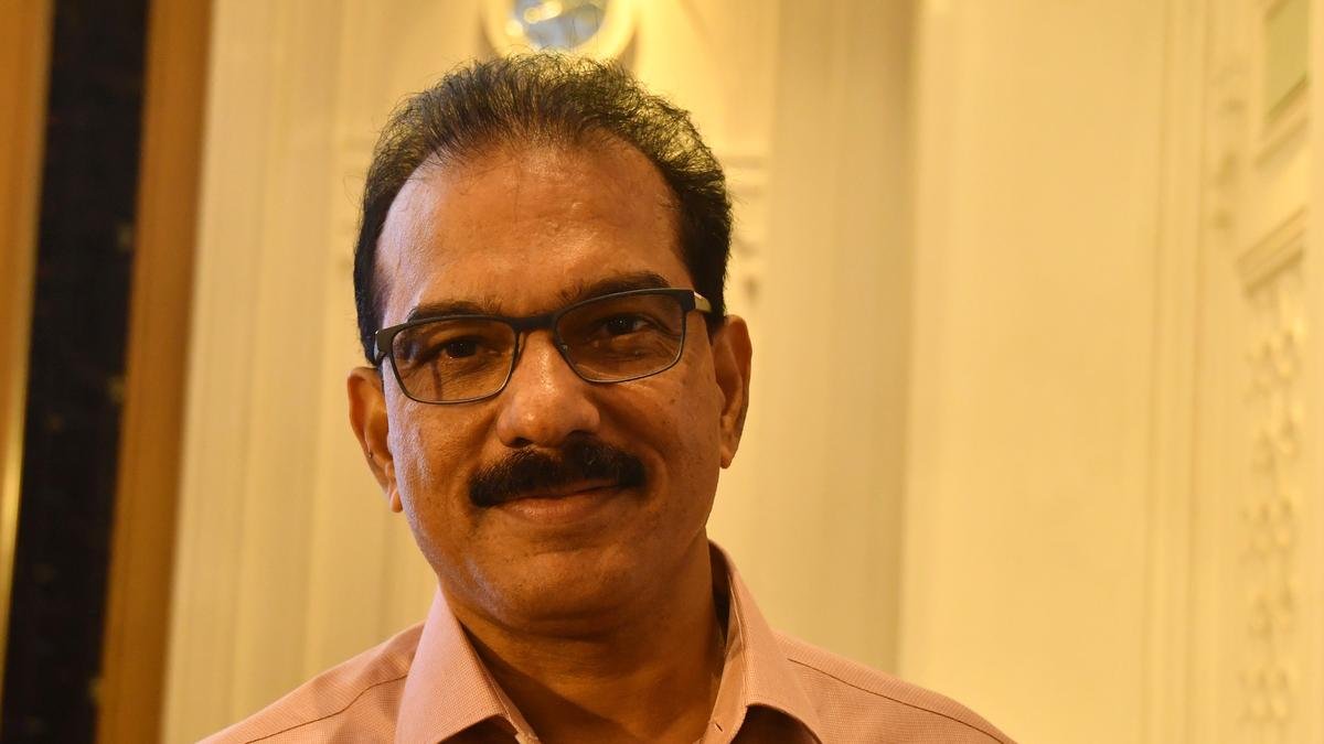 കടുത്ത ഇടത് ഭരണ വിരുദ്ധ തരംഗത്തിലും പതറാതെ ട്വന്റി20