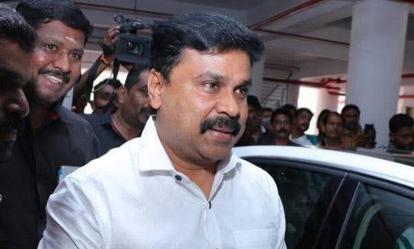 കുറ്റവിമുക്തനായതിന് പിന്നാലെ തന്റെ പാസ്‌പോര്‍ട്ട് ആവശ്യപ്പെട്ട് നടന്‍ ദിലീപ് ; എതിര്‍ത്ത് പ്രോസിക്യുഷന്‍