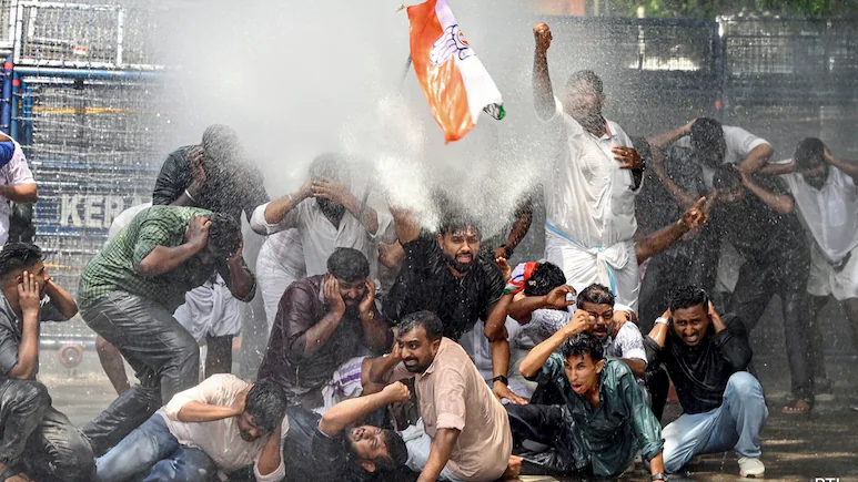 ശബരിമല സ്വർണക്കൊള്ളയിൽ നിയമസഭാ മാർച്ചുമായി യൂത്ത് കോൺ​ഗ്രസ്