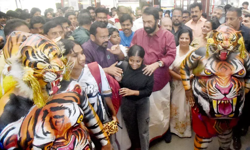 ഇ​നി​യു​ള്ള അ​ഞ്ചു നാ​ളു​ക​ൾ ക​ല​യു​ടെ തൃശൂർ പൂരം; സംസ്ഥാന സ്കൂൾ കലോത്സവത്തിന് തിരിതെളിഞ്ഞു