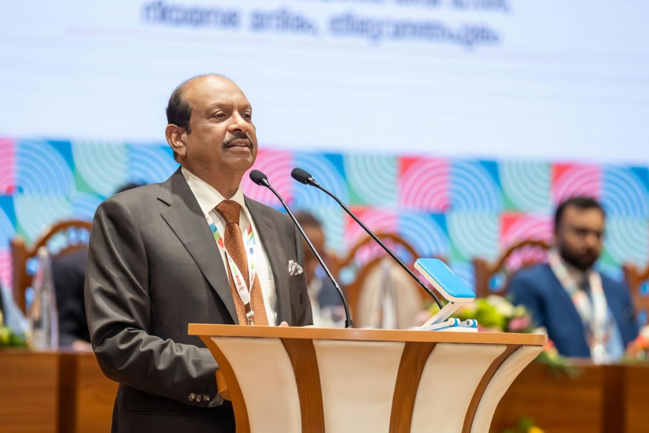 ഡാറ്റാ സെന്ററുകൾ വരണം, നിക്ഷേപങ്ങൾ കേരളത്തിലേക്ക് എത്തണം; അഭ്യസ്ഥ വിദ്യരായ യുവതിയുവാക്കളാണ് കരുത്ത്; ലോക കേരള സഭയിൽ എം.എ യൂസഫലി