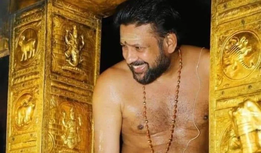 ജ‍യിലിൽ‌ വച്ച് ദേഹാസ്വാസ്ഥ്യം; ശബരിമല സ്വർണക്കൊള്ള കേസിൽ അറസ്റ്റിലായ കണ്ഠര് രാജീവര് ആശുപത്രിയില്‍