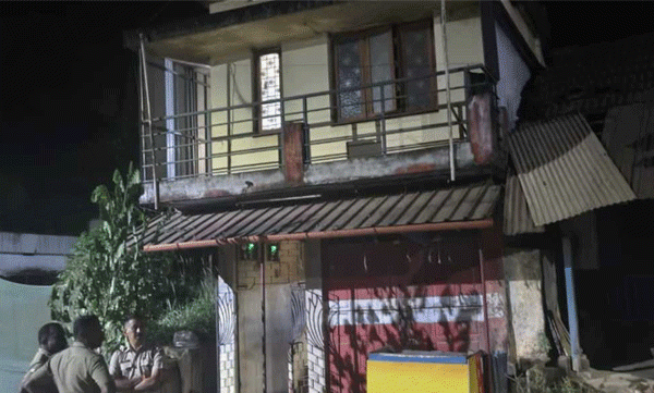 ഒറപ്പാലത്ത് ദമ്പതികളെ വെട്ടിക്കൊന്നു; നാലുവയസ്സുകാരന് ഗുരുതരപരിക്ക്: യുവാവ് കസ്റ്റഡിയില്‍