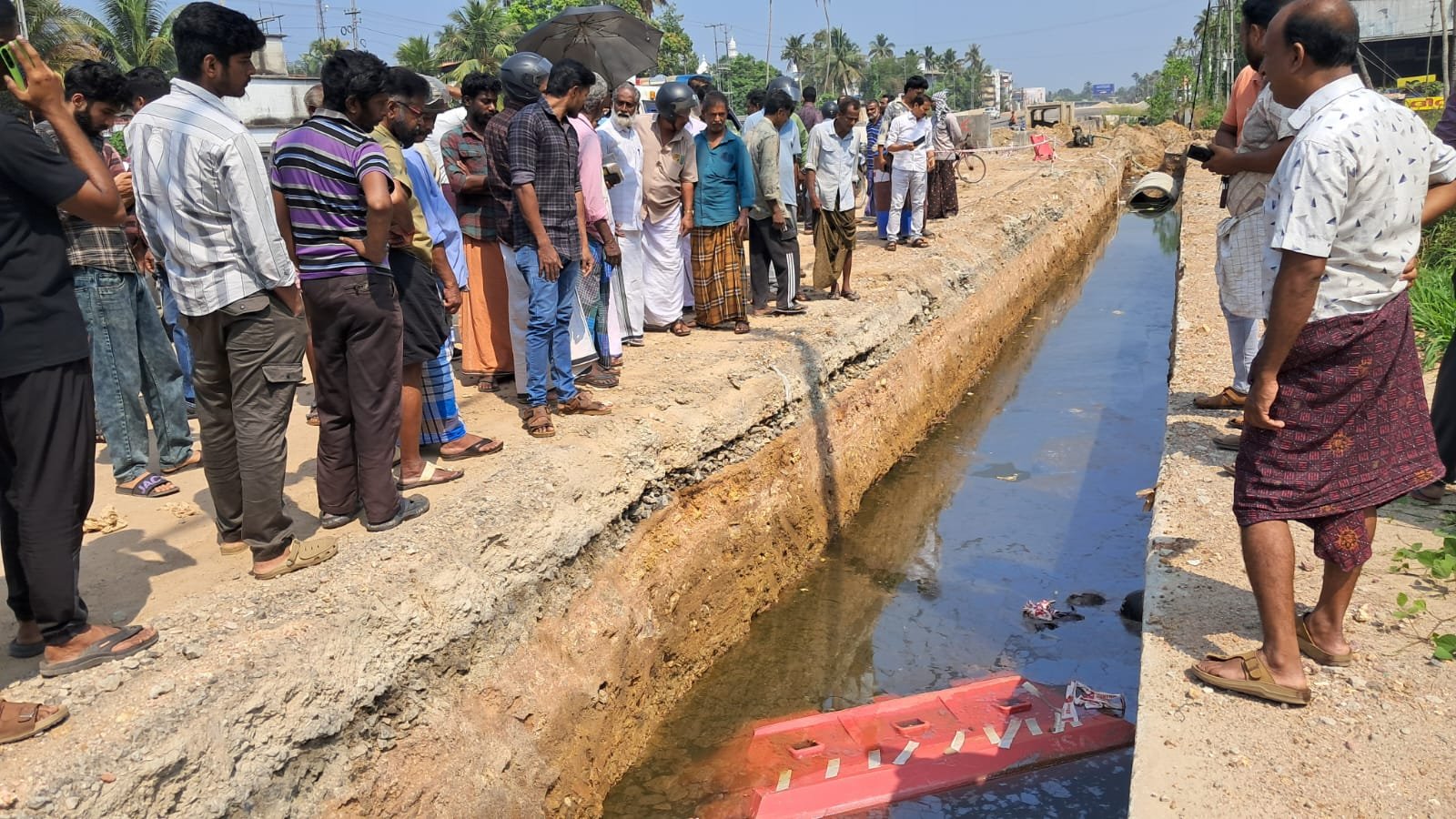 ഓച്ചിറയിൽ ദേശീയപാതയ്ക്ക് സമീപം നിർമ്മാണത്തിനിരുന്ന ഓടയിൽ വീണ് യുവാവിന് അന്ത്യം