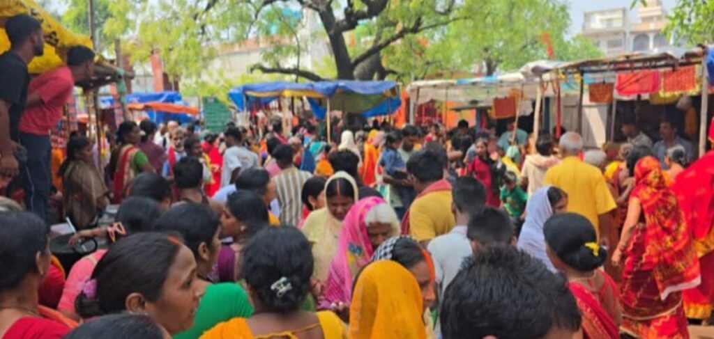 ബി​ഹാ​റി​ലെ ക്ഷേ​ത്ര​ത്തി​ലു​ണ്ടാ​യ തി​ക്കി​ലും തി​ര​ക്കി​ലും പെ​ട്ട് എ​ട്ടു​പേ​ർ​ക്ക് ദാ​രു​ണാ​ന്ത്യം