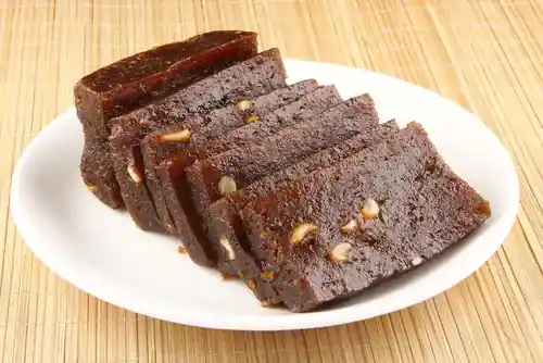 നവാ​ഗതരായ വോട്ടർമാരെ ഹൽവ നൽകി സ്വീകരിക്കാൻ തിര‍ഞ്ഞെടുപ്പ് കമ്മീഷൻ