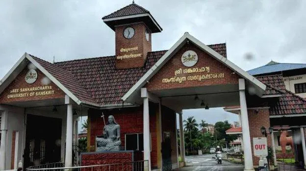 വ്യാജ വാർത്തകൾ ചമച്ച് സംസ്‌കൃത സർവ്വകലാശാലയെ തകർക്കാൻ കോൺഗ്രസ് – ബി ജെ പി സർവ്വീസ് സംഘടനകളുടെ സംയുക്ത നീക്കം