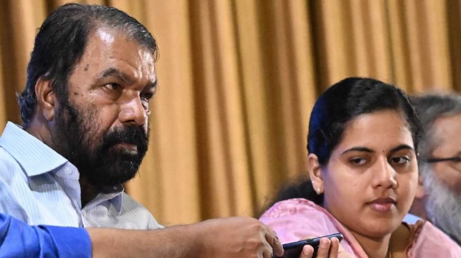 ആര്യയുടെ പ്രവൃത്തികള്‍ തിരഞ്ഞെടുപ്പില്‍ തിരിച്ചടിച്ചു;  ആര്യയെ വാഹനത്തില്‍ കയറ്റിയപ്പോള്‍ സ്ത്രീകള്‍ ഉള്‍പ്പെടെ പരസ്യമായി എതിര്‍ത്തു;   തുറന്നടിച്ച് വി..ശിവന്‍കുട്ടി