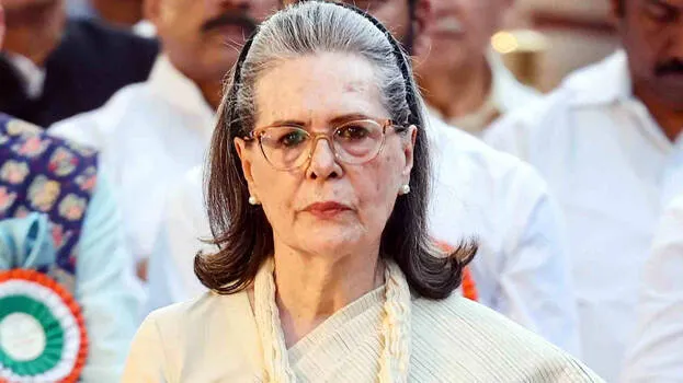 സോണിയാ ഗാന്ധിക്ക് നേത്ര ശസ്ത്രക്രിയ; കേരളത്തിലെ മുഖ്യമന്ത്രി പ്രഖ്യാപനം വൈകിയേക്കും ?